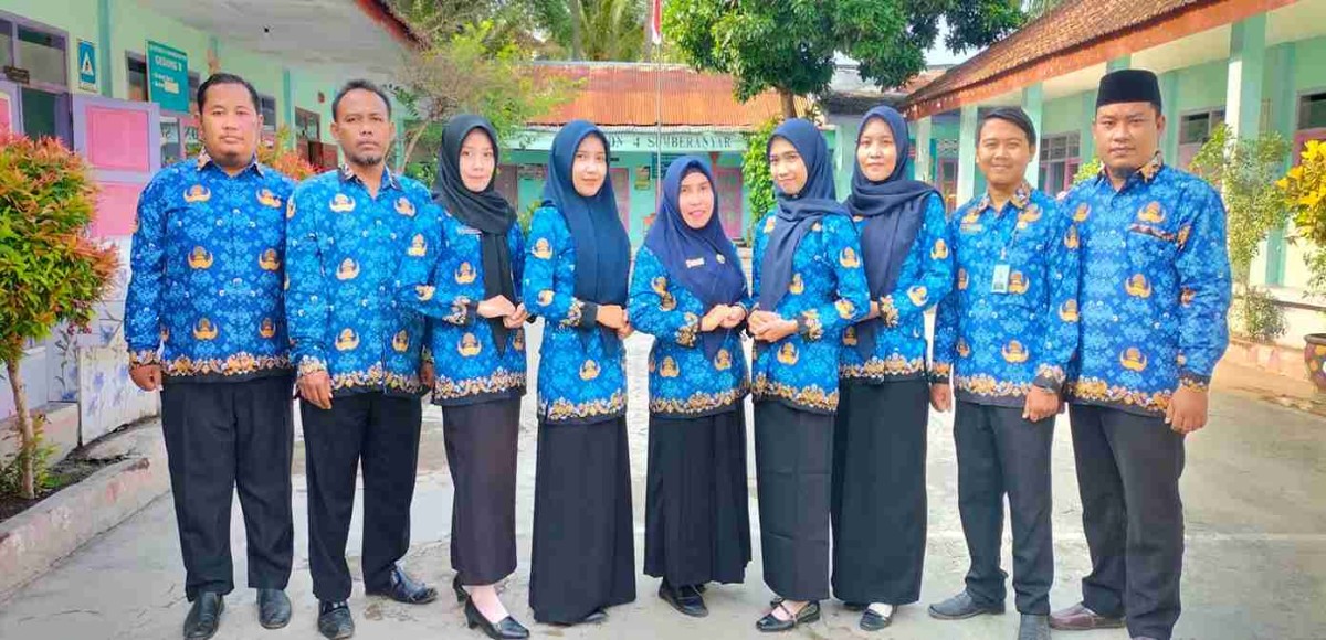 KEPALA SEKOLAH DAN GURU SD NEGERI 4 SUMBERANYAR