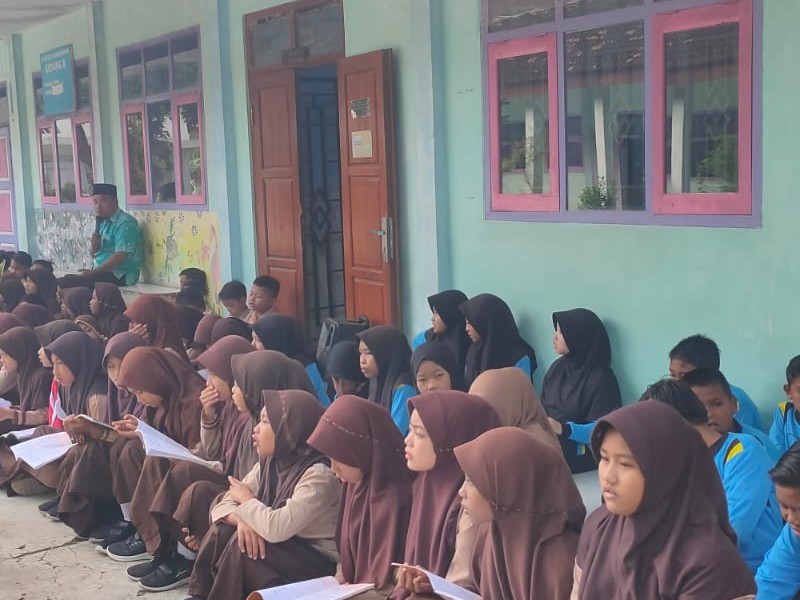 SETIAP HARI JUM’AT DIISI DENGAN PEMBACAAN SURAT-SURAT PENDEK
