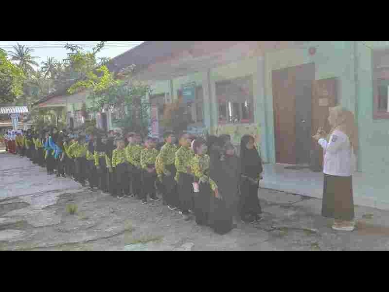 HALAL BIHALAL YANG DILAKSANAKAN OLEH KEPALA SEKOLAH, SEMUA GURU DAN SISWA-SISWI SD NEGERI 4 SUMBERANYAR