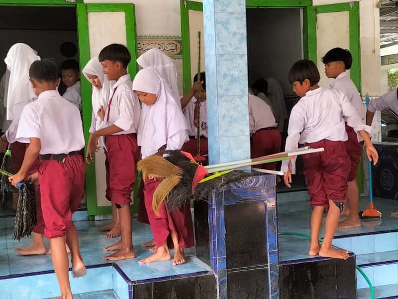 KEGIATAN BERSIH-BERSIH