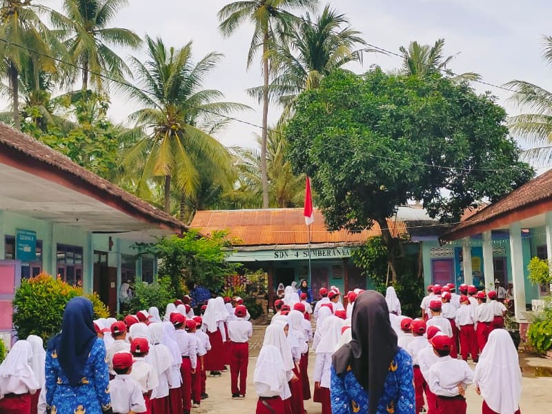 UPACARA SETIAP HARI SENIN