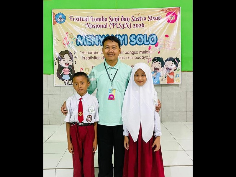 MENYANYI SOLO